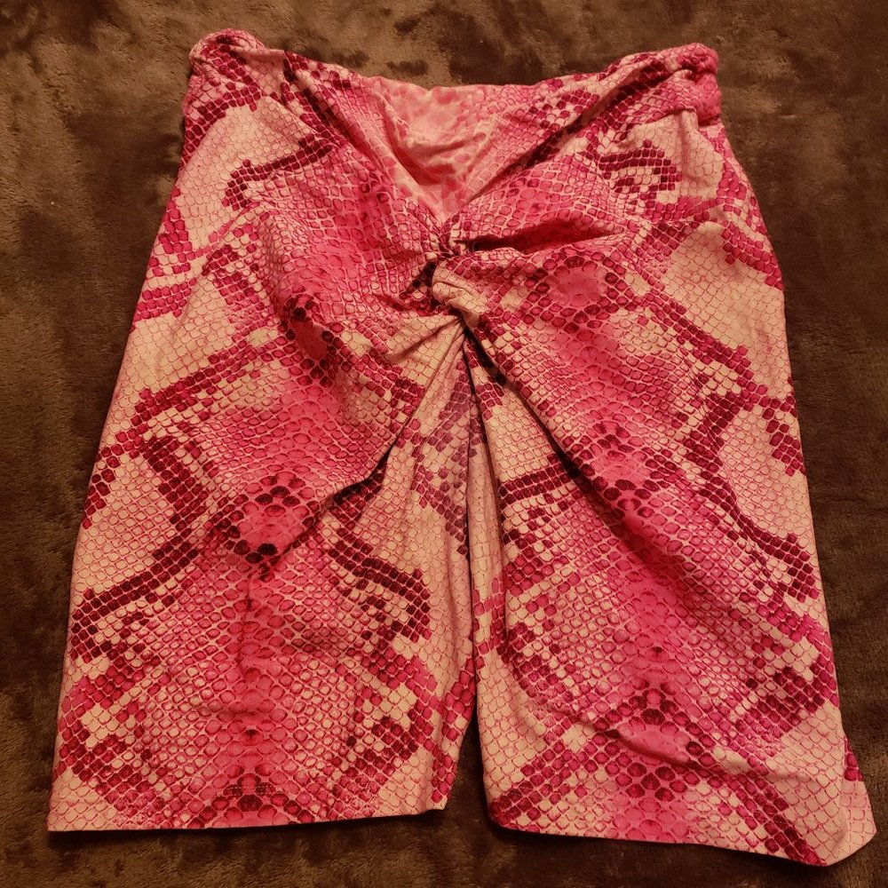 Lici fit scrunch shorts